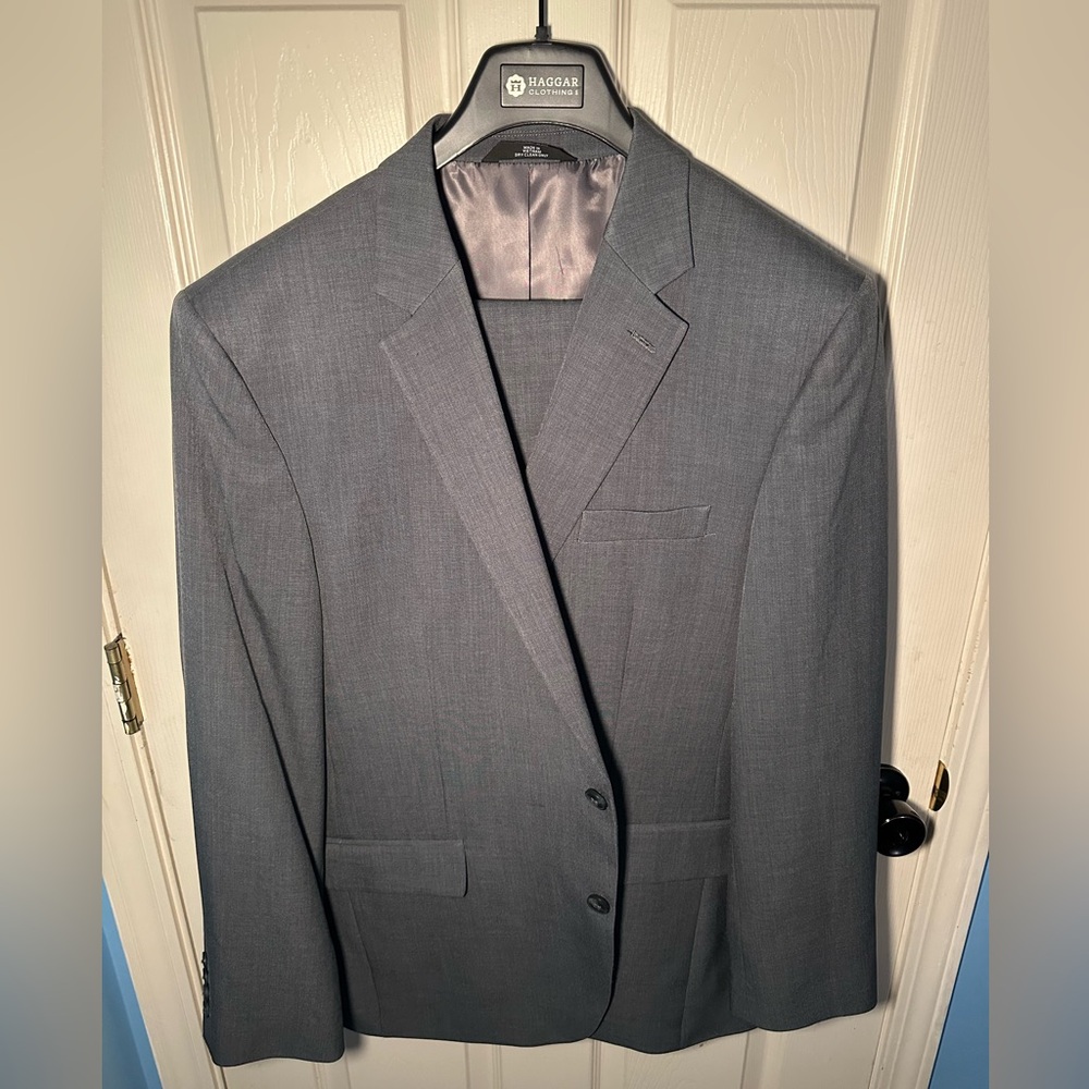 Haggar Men's Gray 2 piece Suit